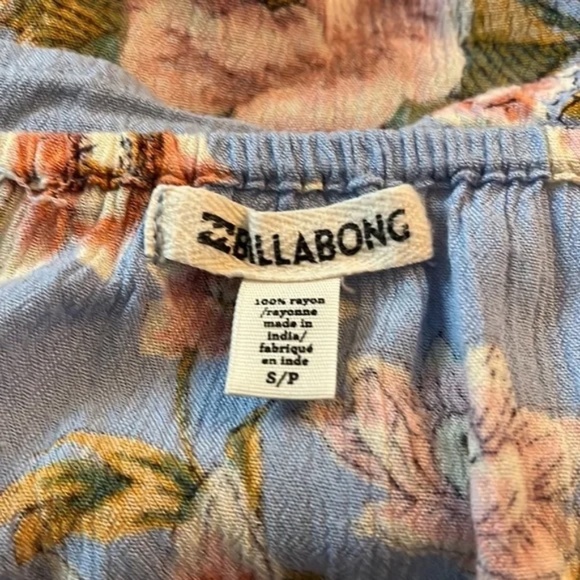 Billabong | Mi Amore Blue Crepe Grandma Floral Off The Shoulder Top, Small - Picture 5 of 6